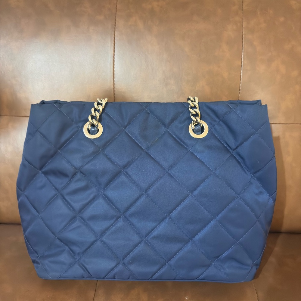 Prada Quilted Tote Navy - Picture 2 of 5